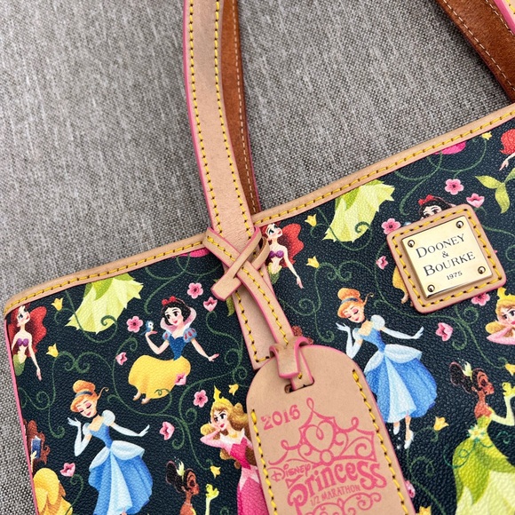 Rare Dooney & Bourke 2016 runDisney Princess Marathon Disney Tote Shopper - Picture 3 of 12